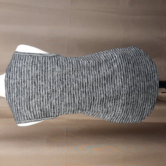 Athleta breezy gray & white striped rounded hem tank top, size small - Picture 7 of 10